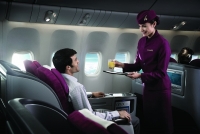 Qatar Airways продает два авиабилета по цене одного